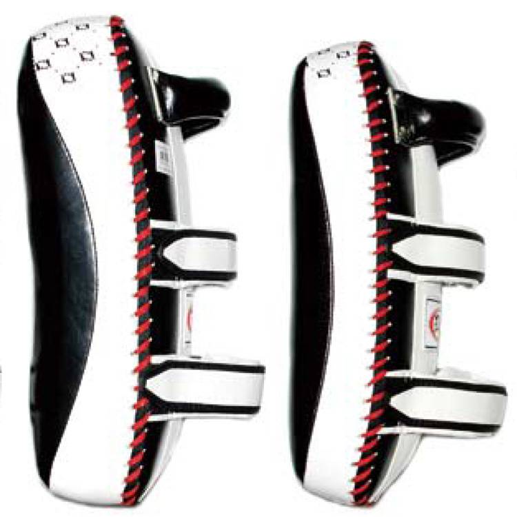SPE35432 Fairtex kick pads2 750x750 Fairtex Extra Thick Curved Thai Pads - Image 1